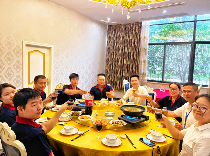 六月生辰至，共赴美好时——联亿6月员工生日聚餐
